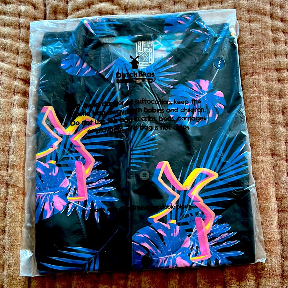 *BRAND NEW* DUTCH BROS TROPICAL BUTTON UP